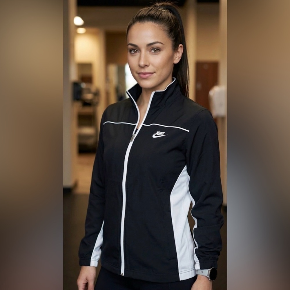 Nike Fit Dry Women's Black and White Utility Jacket